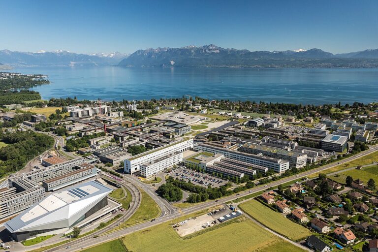 EPFL Lozan Kampüsü ve Cenevre Gölü Manzarası